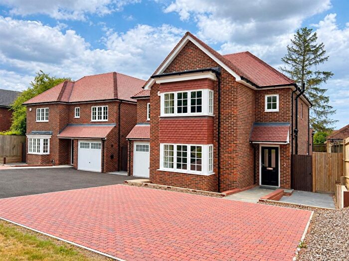 4 Bedroom Detached House To Rent In Leatherhead Road, Bookham, Surrey, KT23