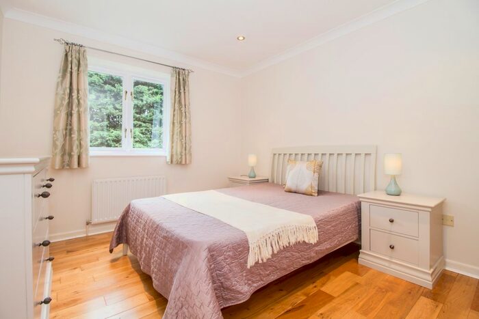 2 Bedroom Flat For Sale In Willow Brook, Abingdon, OX14