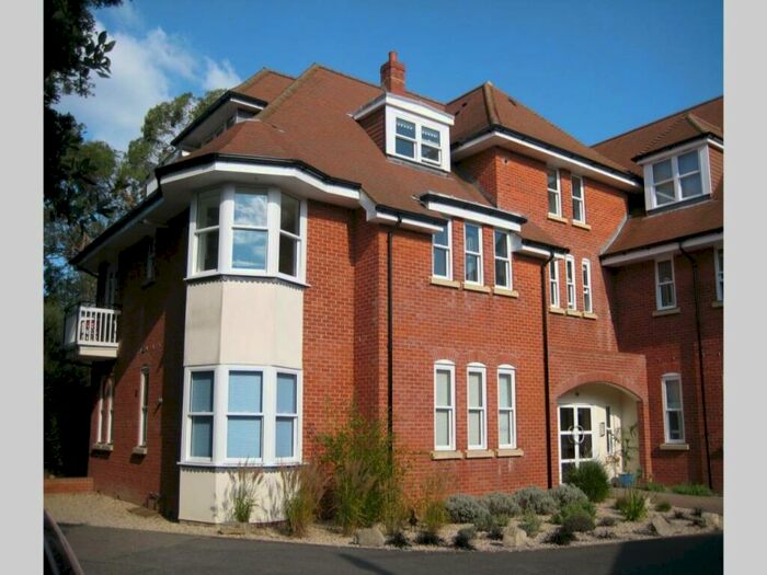 2 Bedroom Flat To Rent In Milner Road, , Bournemouth, BH4