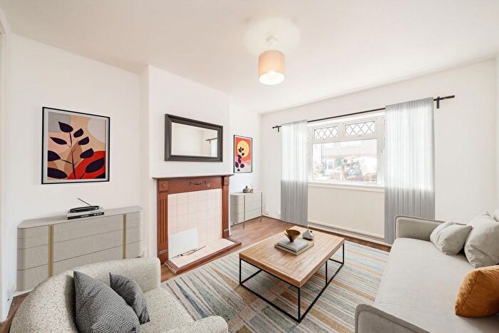 3 Bedroom Terraced House For Sale In Grove Crescent, Hanworth, TW13