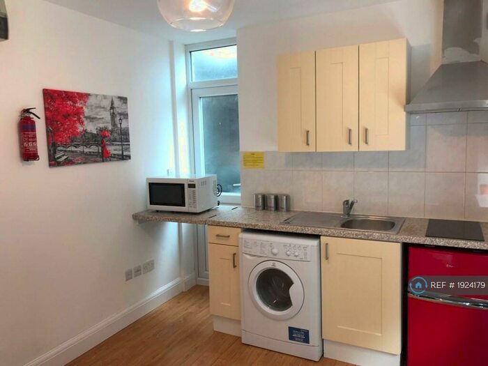 Studio To Rent In Studio, London, N11