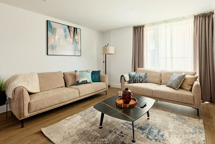 3 Bedroom Apartment To Rent In Park Square, Avebury Boulevard, Milton Keynes, MK9