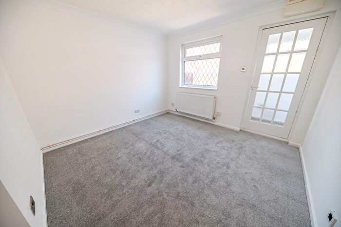 1 Bedroom Flat To Rent In Venice Close, Waterlooville, PO7