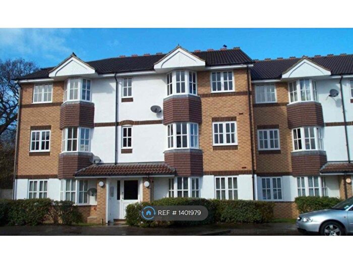 2 Bedroom Flat To Rent In Goddard Close, Maidenbower, Crawley, RH10
