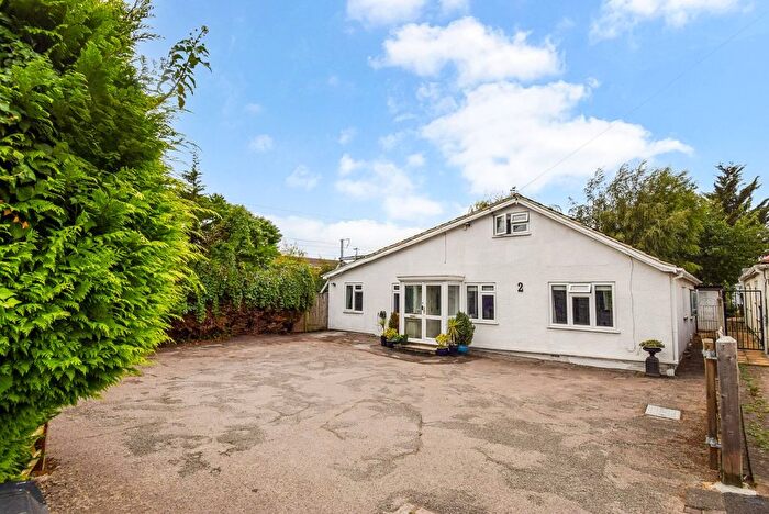 6 Bedroom Bungalow For Sale In Mead Way, Near Burnham, Berkshire, SL1