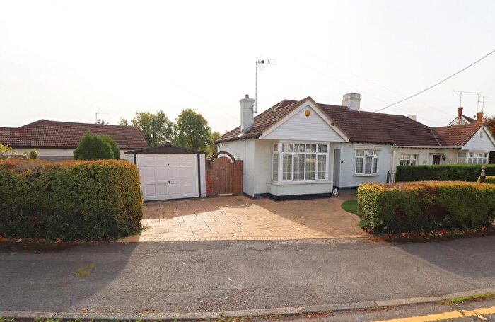 2 Bedroom Semi-Detached Bungalow For Sale In Highfield Crescent, Rayleigh, SS6