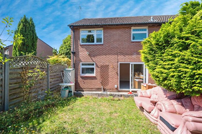 1 Bedroom Terraced House For Sale In Tippett Gardens, Basingstoke, Hampshire, RG22