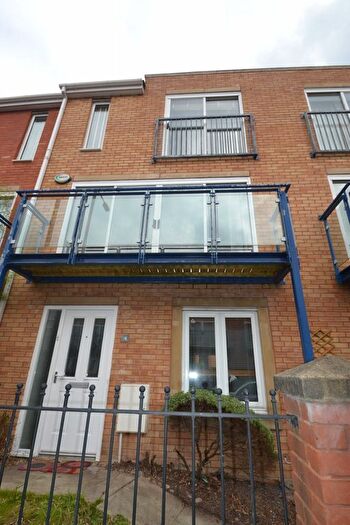 4 Bedroom Town House To Rent In Colin Murphy, Hulme, Manchester., M15