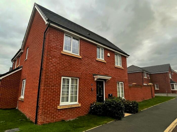 3 Bedroom Semi-Detached House To Rent In Goldfinch Drive, Clifton, Preston, PR4