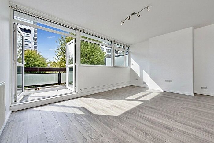 3 Bedroom Flat For Sale In Exford Court, Bolingbroke Walk, London, SW11