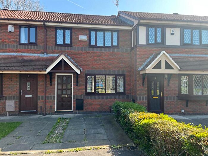 3 Bedroom Town House For Sale In Marshall Court, Ashton-under-Lyne, OL6
