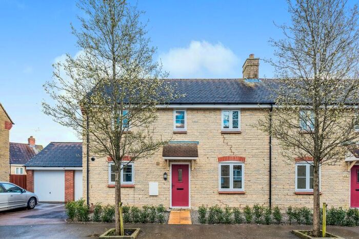 3 Bedroom Semi-Detached House To Rent In Gilligans Way, Faringdon, SN7