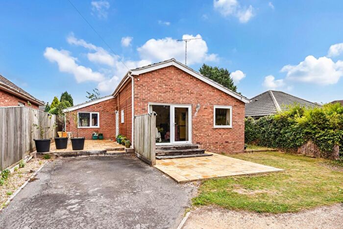 3 Bedroom Bungalow For Sale In New Farm Road, Alresford, SO24