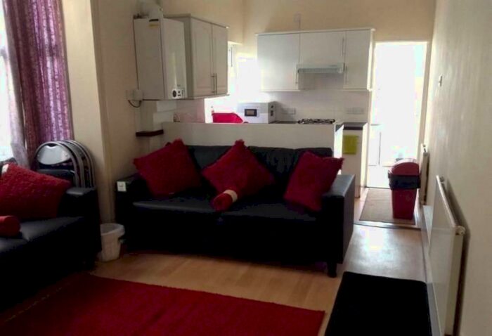 5 Bedroom Terraced House To Rent In Tottenham Road, Portsmouth, PO1