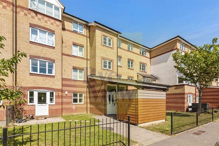 2 Bedroom Flat For Sale In Peatey Court, Princes Gate, HP13