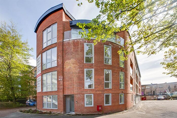 2 Bedroom Flat To Rent In - Frogmoor, High Wycombe, HP13