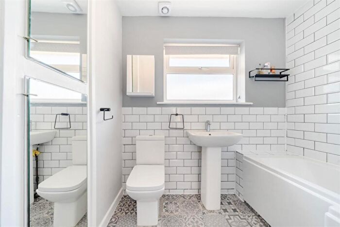 2 Bedroom Detached Bungalow For Sale In Everest Road, Rugby, CV22