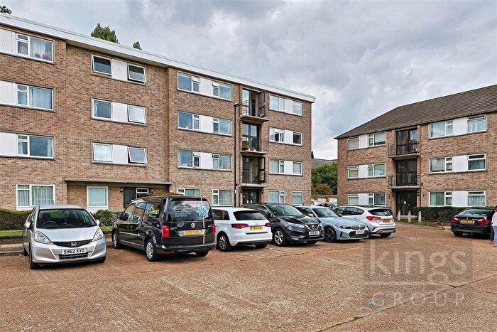 1 Bedroom Flat For Sale In Bridle Close, Enfield, EN3