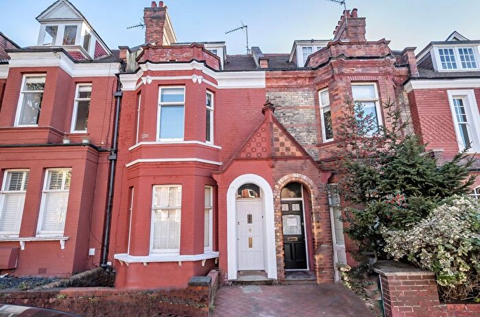 3 Bedroom Property For Sale In Barcombe Avenue, London, SW2