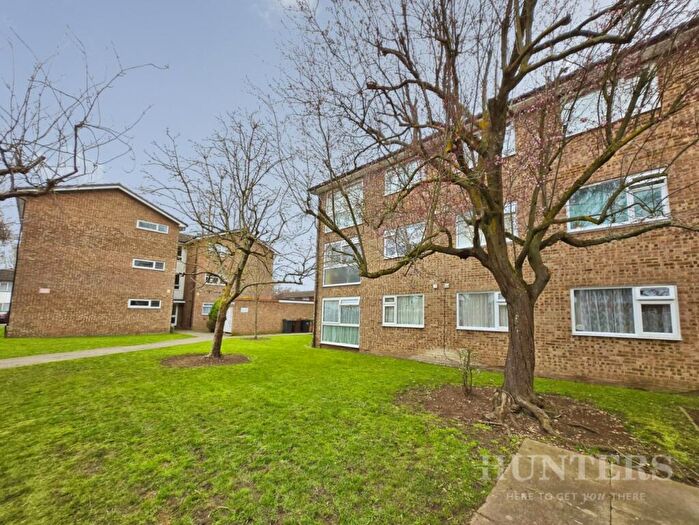 1 Bedroom Flat For Sale In Chiswick Close, Beddington, CR0