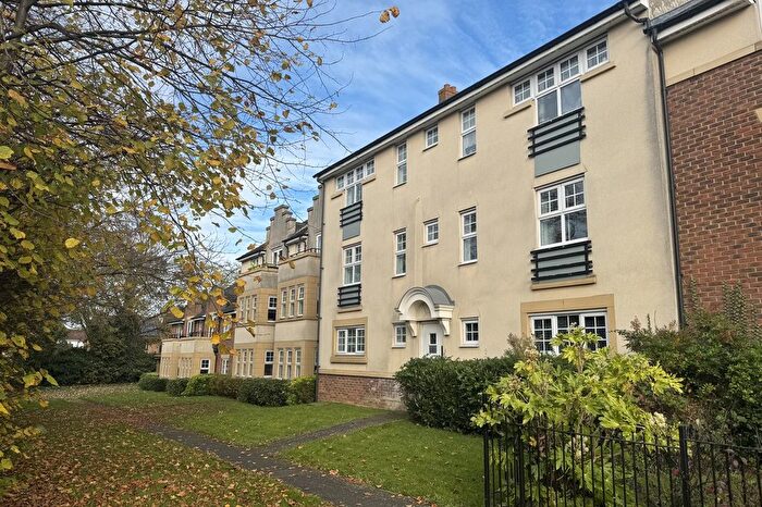 2 Bedroom Flat To Rent In The Hawthorns, Flitwick, MK45