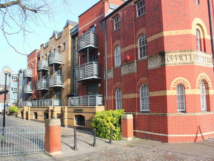 2 Bedroom Flat To Rent In The Metropolitan, Redcliff Backs, Bristol, BS1