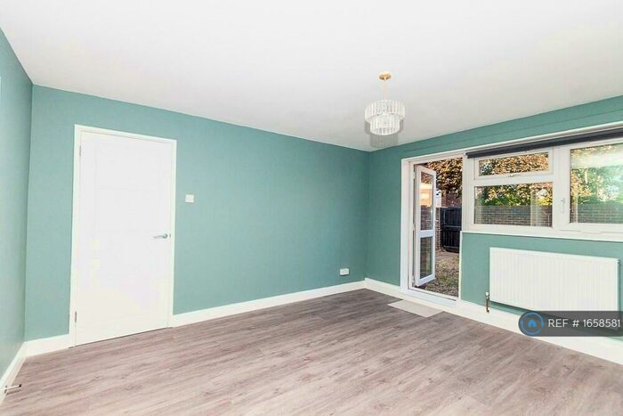 1 Bedroom Flat To Rent In Invermore Place, London, SE18