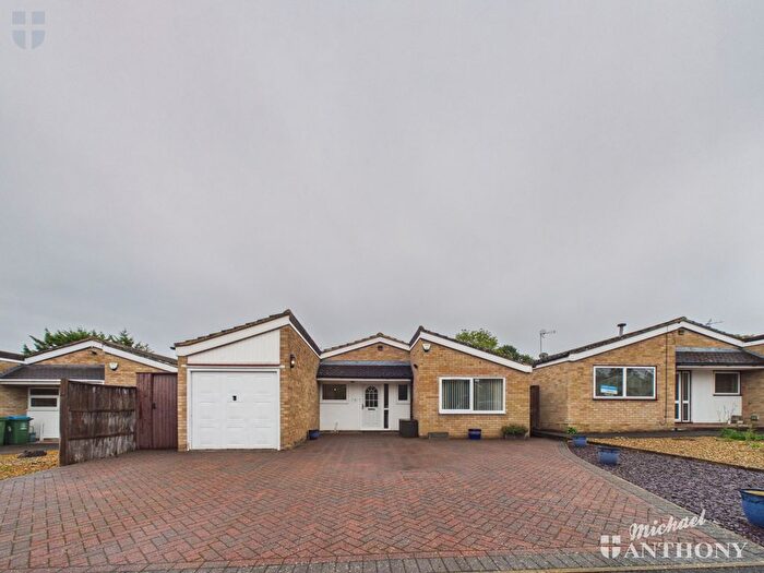 2 Bedroom Bungalow For Sale In Lionel Close, Wendover, HP22