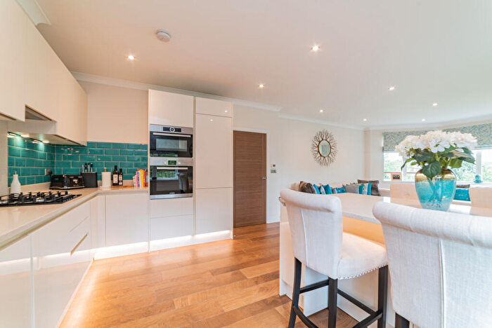 1 Bedroom Flat To Rent In The Old Court, Bath Road, Taplow, SL6