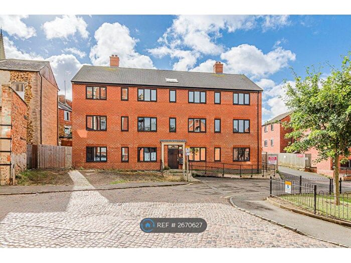 2 Bedroom Flat To Rent In Maidwell Place, Kettering, NN16