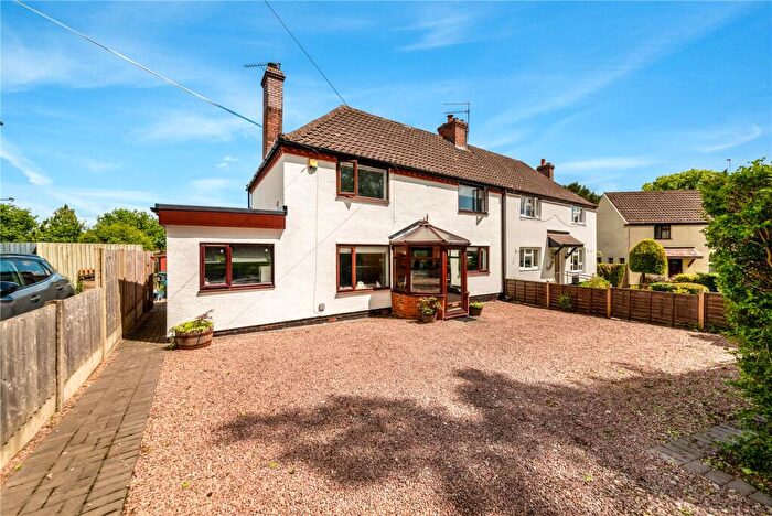 3 Bedroom Semi Detached House For Sale In Redditch Road, Alvechurch, Birmingham, Worcestershire, B48