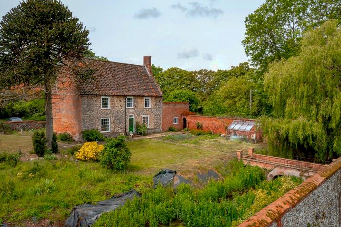 5 Bedroom House For Sale In Lot - Old Hall Farmhouse, NR20