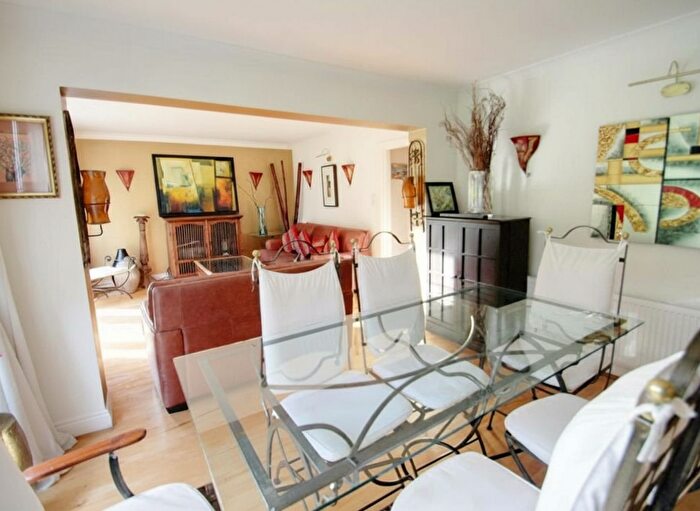 2 Bedroom Flat To Rent In Augustus Court, London, Southfields, SW19