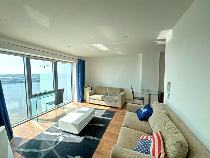 2 Bedroom Flat To Rent In Alexandra Tower, Princes Dock, L3