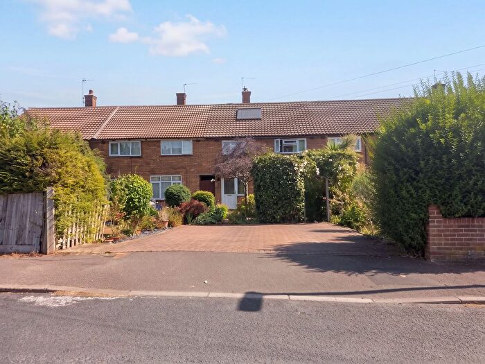 3 Bedroom Terraced House For Sale In Grantham Green, Borehamwood, WD6