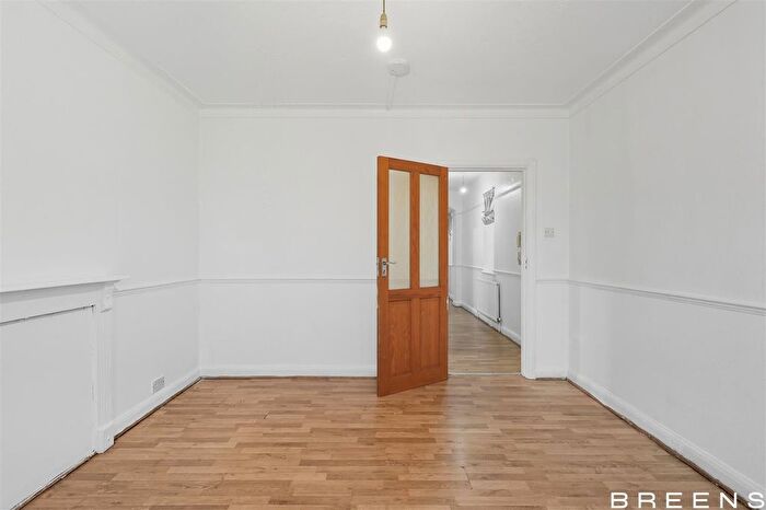 2 Bedroom Flat For Sale In Hertford Road, Enfield, EN3