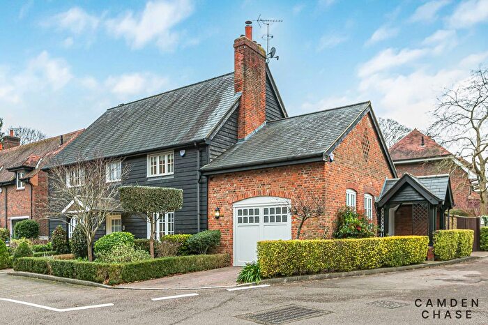 3 Bedroom Detached House For Sale In Middle Down, Aldenham, WD25