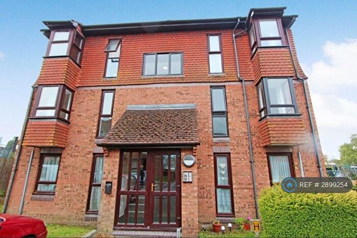 Studio To Rent In Meon Close, Petersfield, GU32