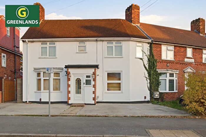 4 Bedroom Semi Detached House For Sale In Markyate Road, Romford, RM8