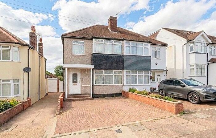 4 Bedroom Property For Sale In Wyre Grove, Edgware, Greater London., HA8