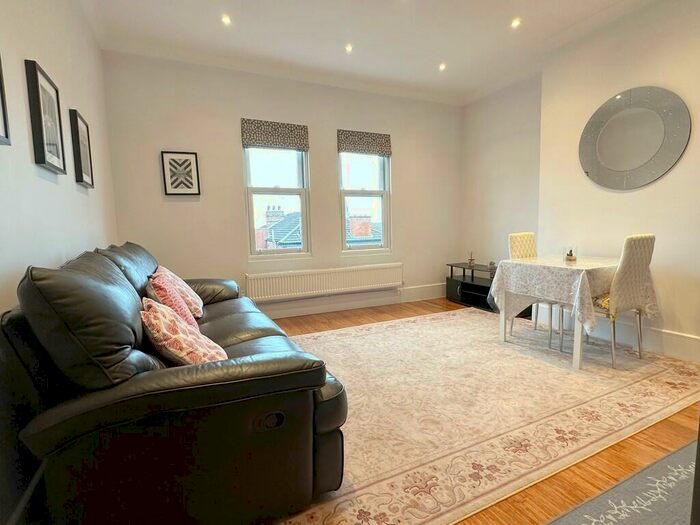 2 Bedroom Apartment To Rent In Gedling Grove, Arboretum, NG7