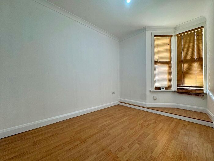 2 Bedroom Flat To Rent In B Chingford Road, Walthamstow, London, E17