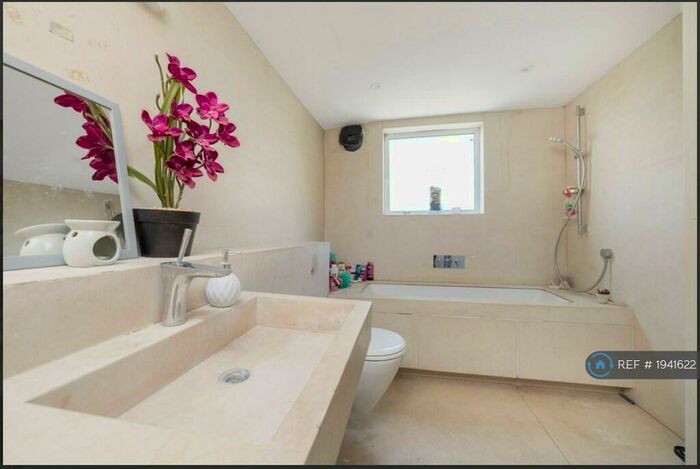 1 Bedroom Flat To Rent In Croydon, Croydon, CR7