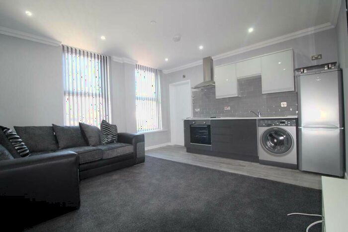 1 Bedroom Flat To Rent In Richmond Road, Plasnewydd, Cardiff, CF24