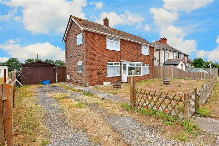3 Bedroom Detached House For Sale In Romney Road, Lydd, Kent, TN29