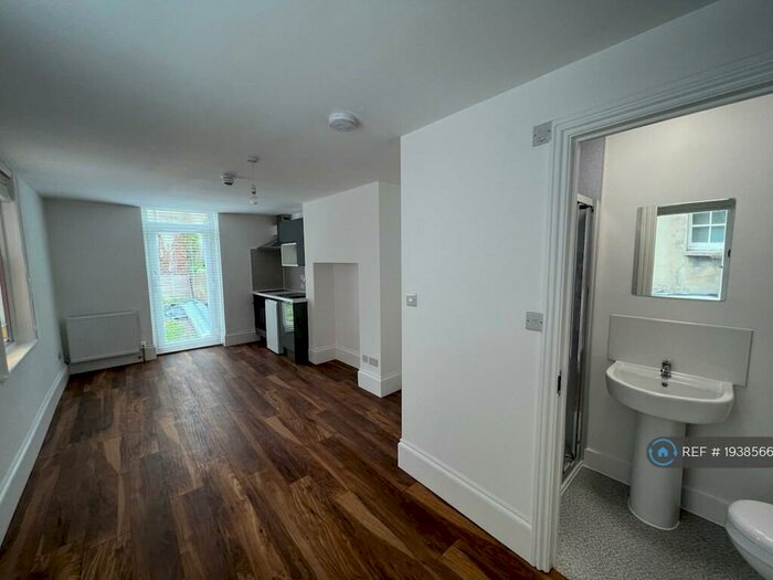 Studio To Rent In Lansdowne Place, Hove, BN3