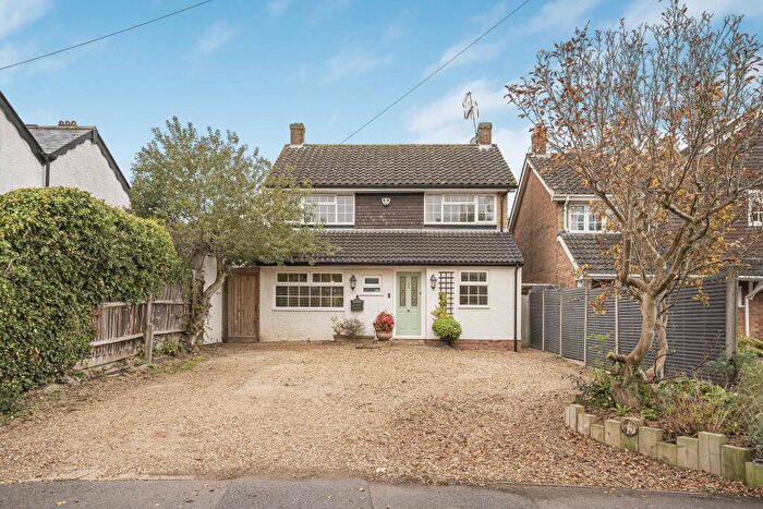 4 Bedroom Detached House For Sale In Dunstable Road, Caddington, Luton, LU1