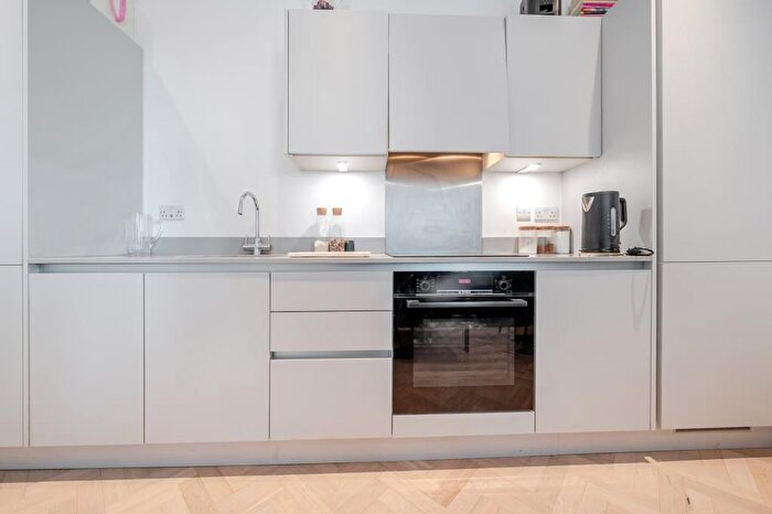 Studio For Sale In Bath Road, Park House Apartments, SL1