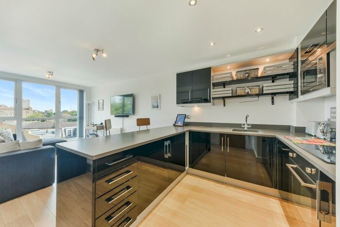 2 Bedroom Flat To Rent In Charterhouse Apartments, SW18