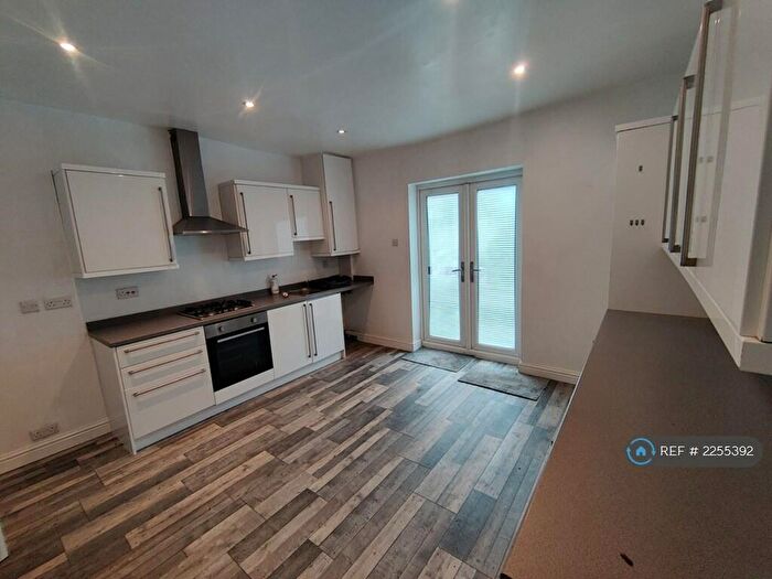 3 Bedroom Terraced House To Rent In Oakwell Lane, Barnsley, S71